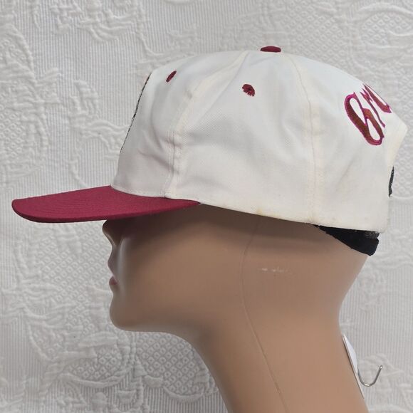 Vintage 90s Disney Snow White Embroidered Grumpy Hat Maroon White Old English - Picture 4 of 8